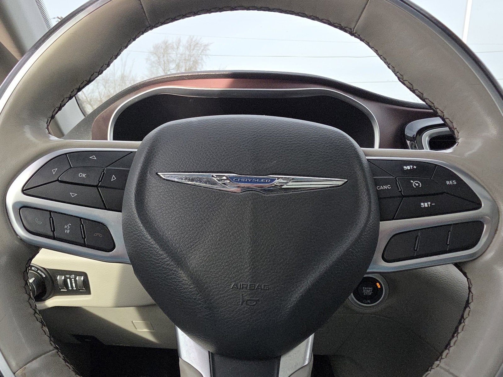 Used 2020 Chrysler Pacifica Limited image 15