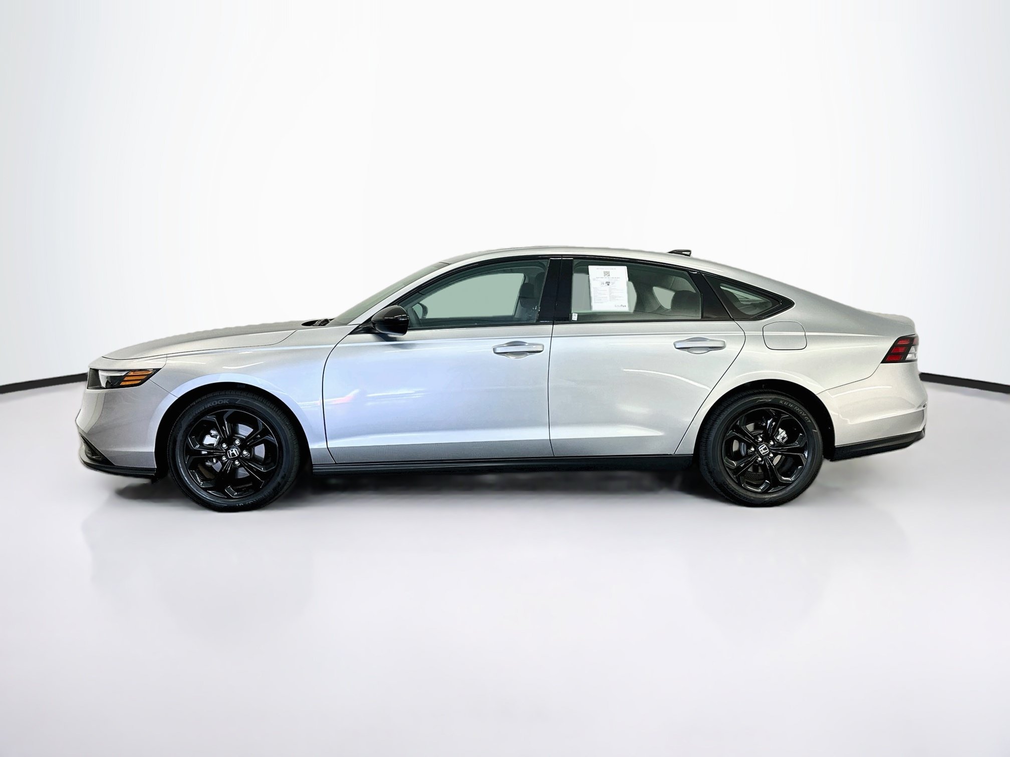 Used 2025 Honda Accord SE image 4