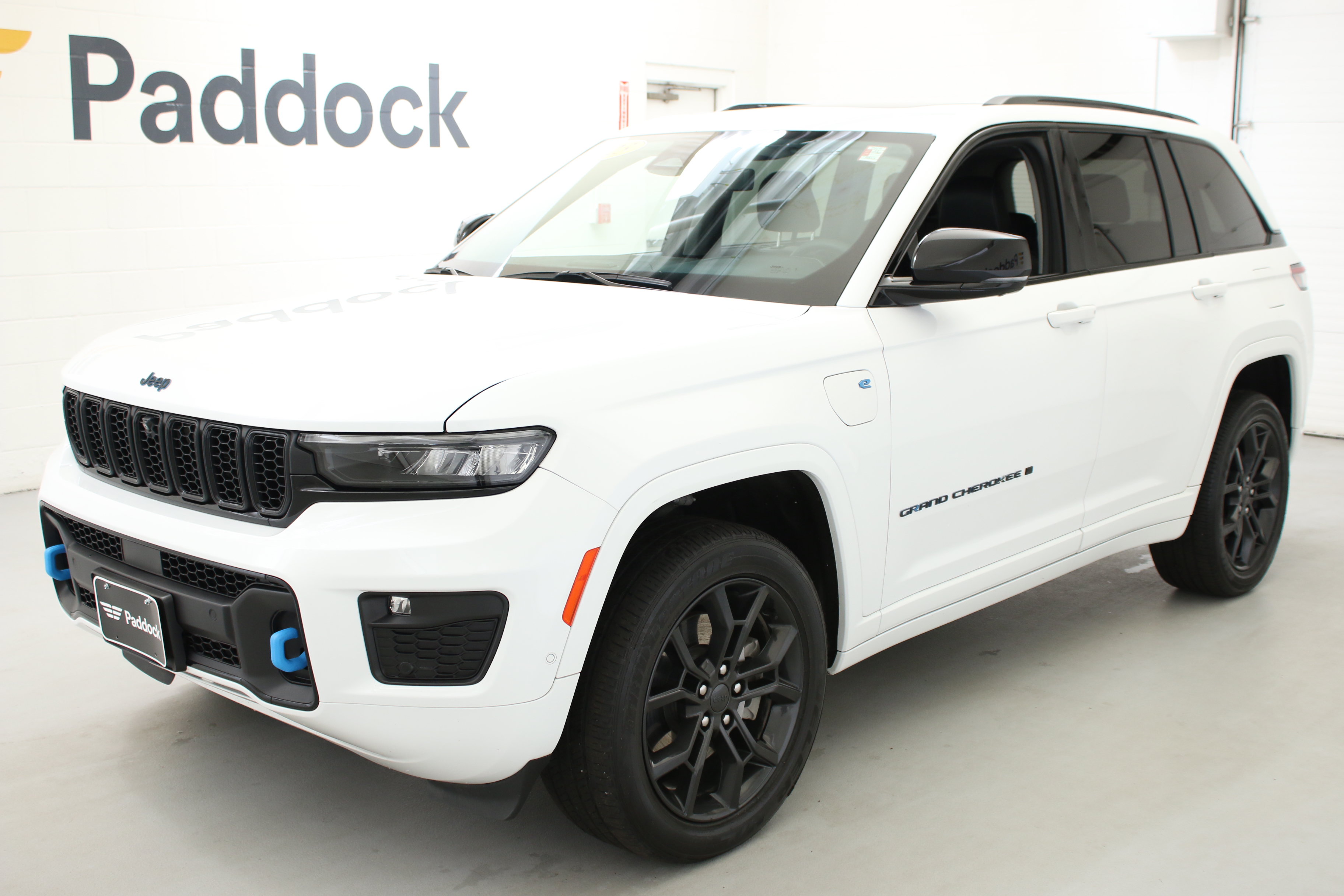 Used 2023 Jeep Grand Cherokee 30th Anniversary AWD/4WD image 4