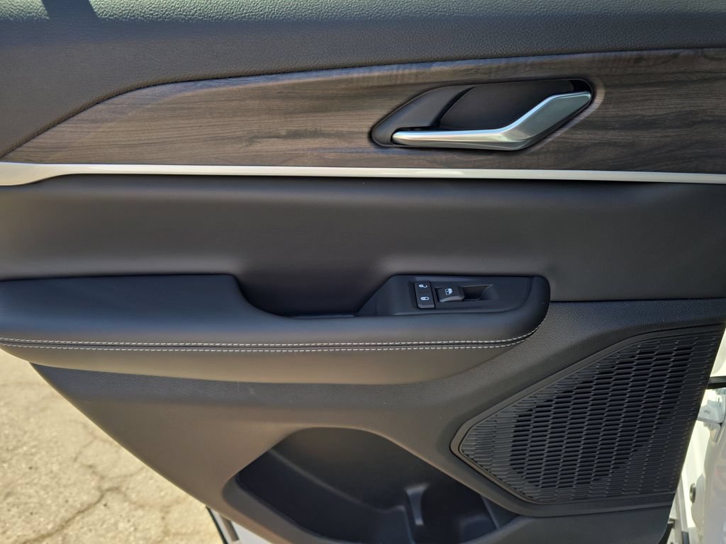 New 2026 Jeep Grand Cherokee Altitude AWD/4WD image 25