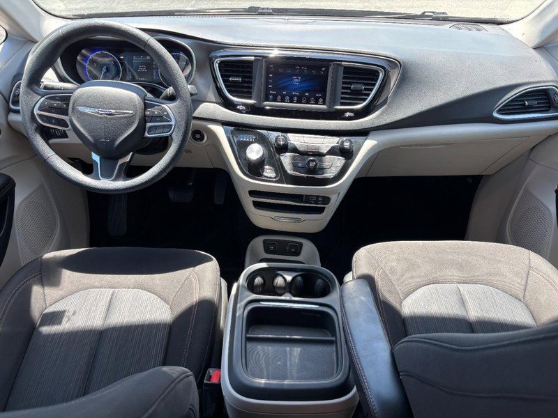 Used 2020 Chrysler Pacifica Touring FWD image 12