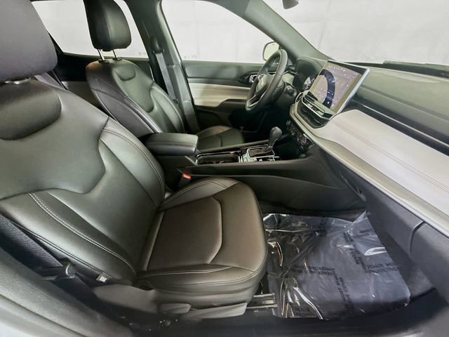 Used 2025 Jeep Compass Limited image 25