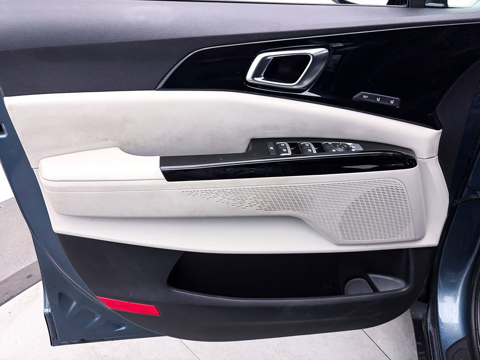 Certified 2024 Kia Carnival SX image 16