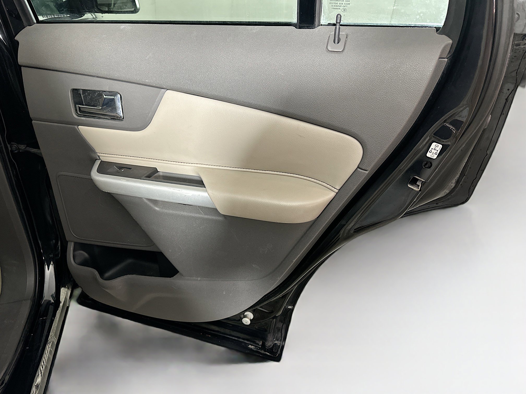 Used 2012 Ford Edge Limited image 27