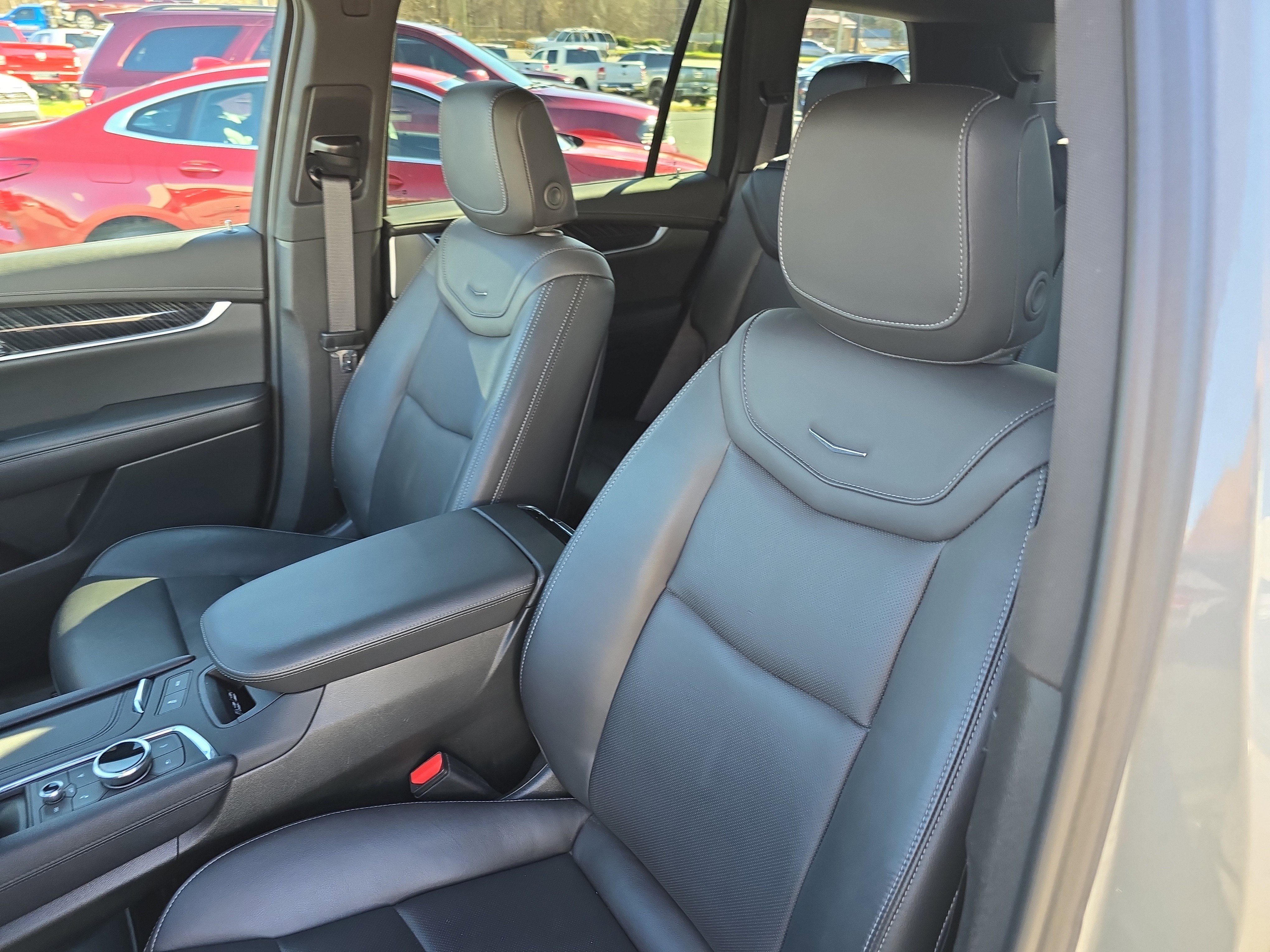 Used 2025 Cadillac XT6 Premium Luxury image 21