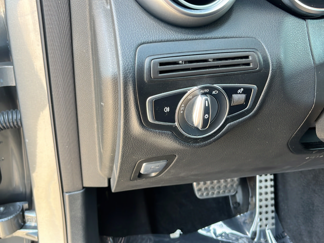 Used 2021 Mercedes-Benz GLC 300 4MATIC image 22