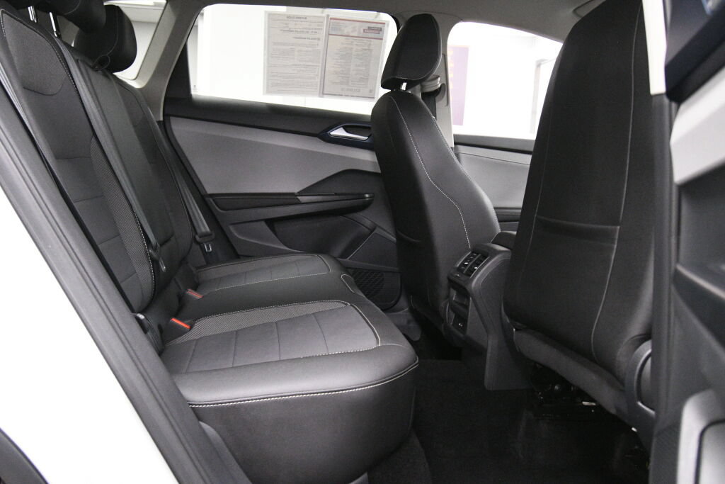 Used 2024 Volkswagen Taos SE FWD image 22