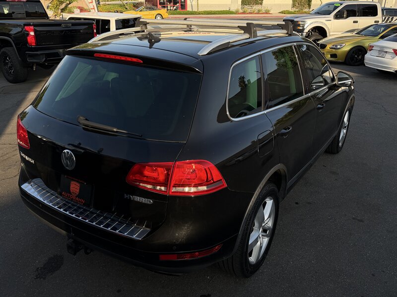 Used 2012 Volkswagen Touareg Hybrid AWD/4WD image 22