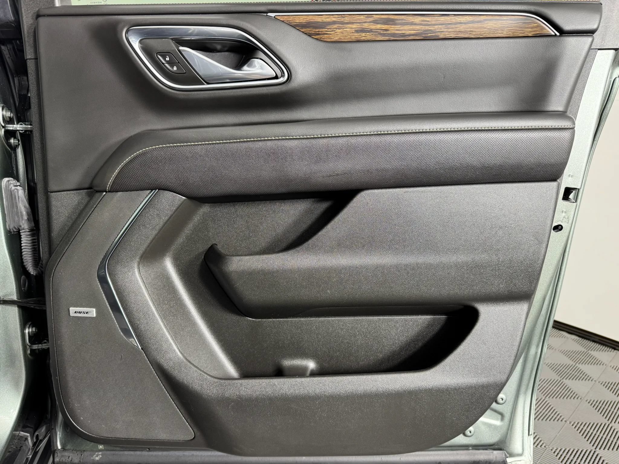 Used 2023 Chevrolet Suburban Premier AWD/4WD image 48