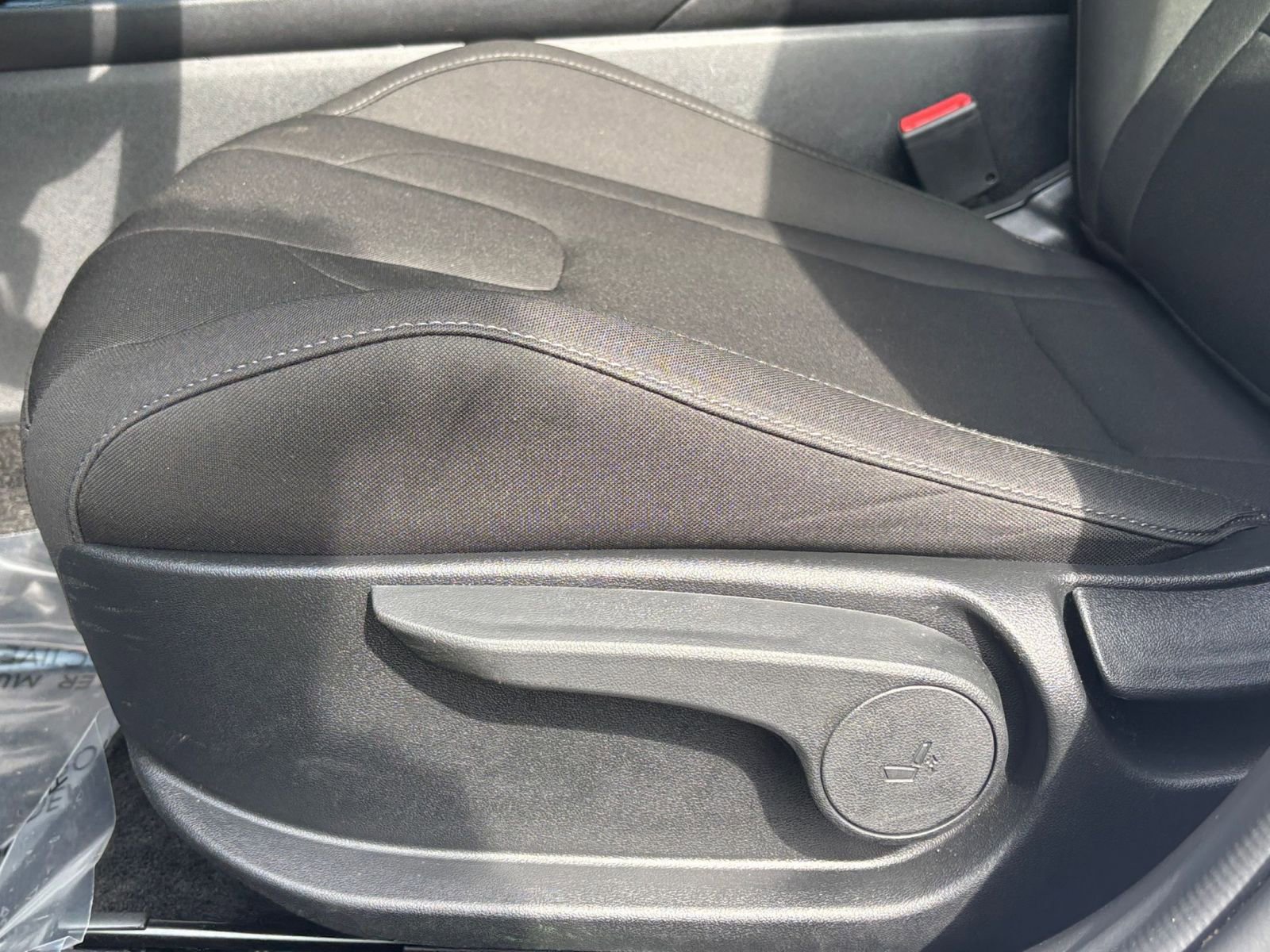 Used 2025 Hyundai Elantra SEL FWD image 28
