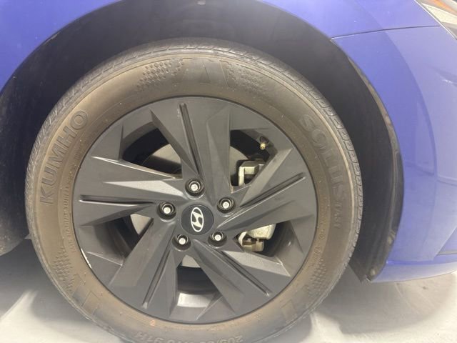 Used 2023 Hyundai Elantra SEL w/ Preferred Accessory Package image 4