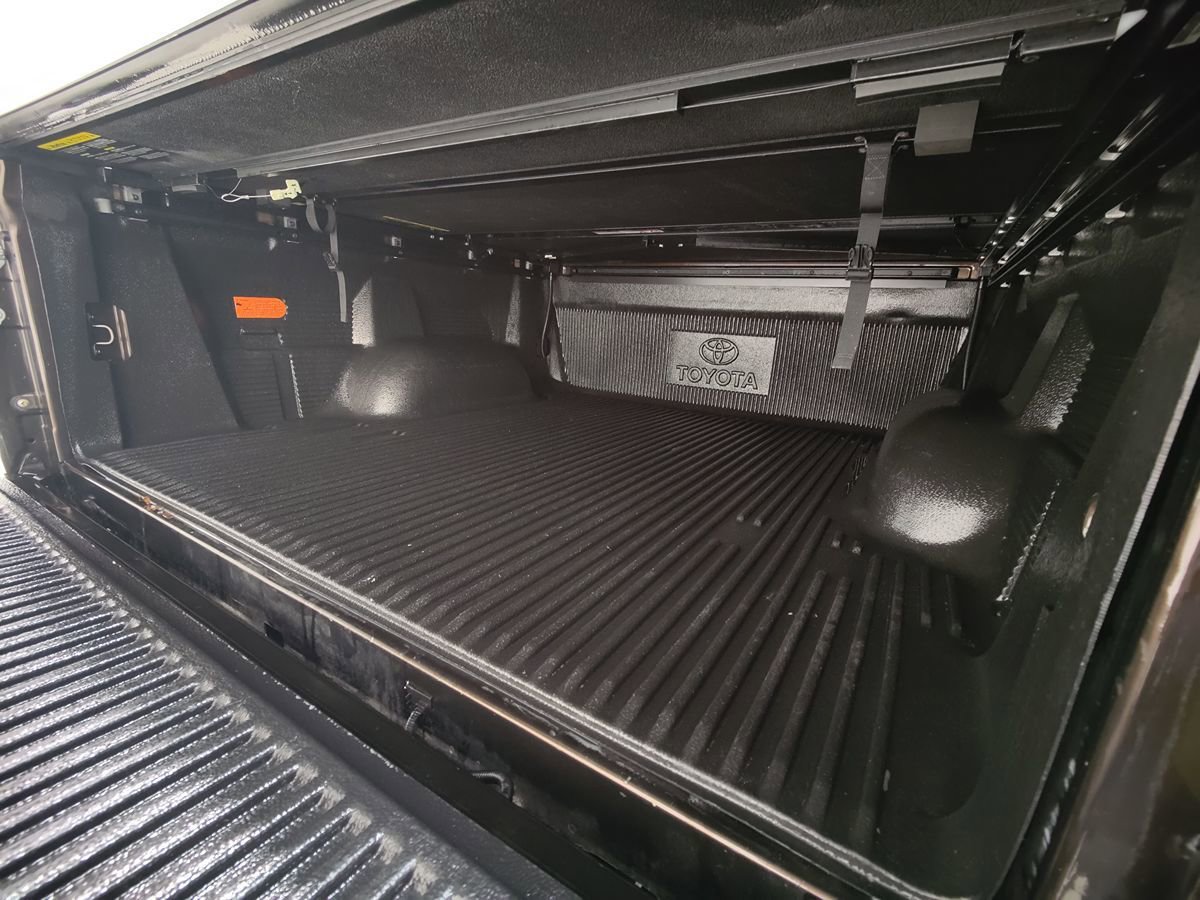 Used 2021 Toyota Tundra Platinum AWD/4WD image 9