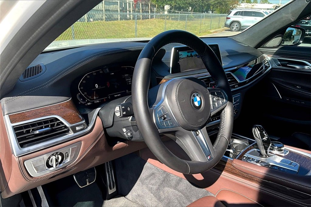 Used 2022 BMW 750i xDrive w/ Luxury Rear Seating Package image 14