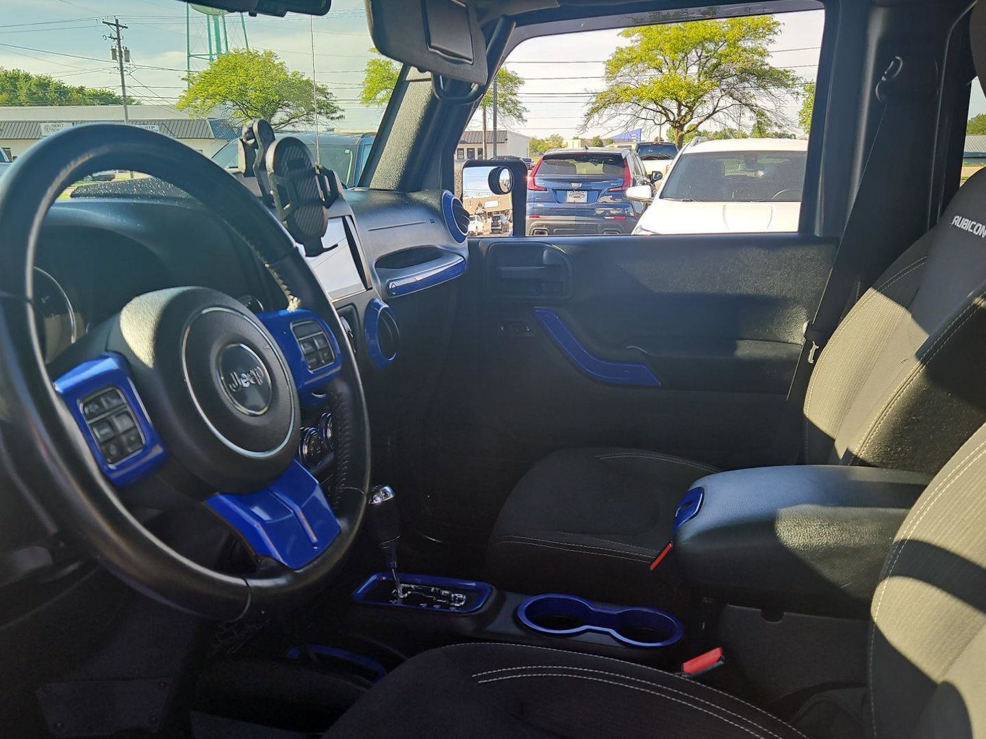 Used 2016 Jeep Wrangler Unlimited Rubicon w/ Connectivity Group AWD/4WD image 13