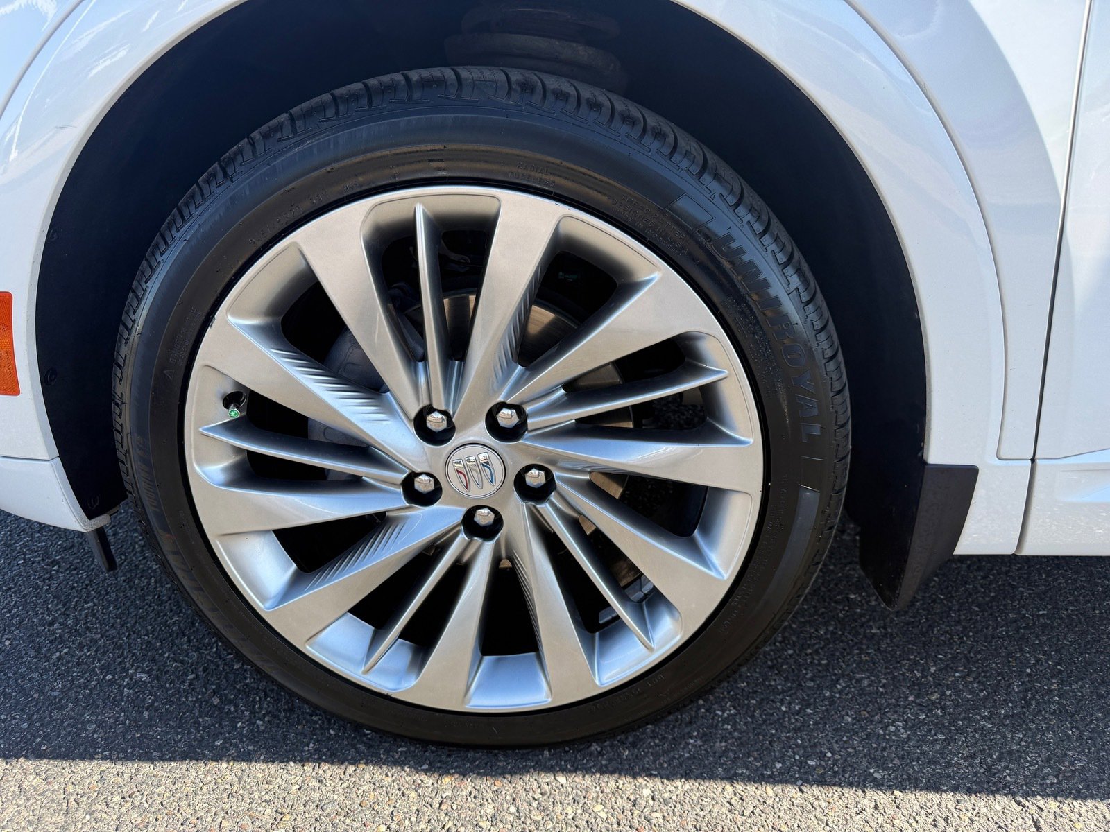 Used 2024 Buick Envision Avenir image 9