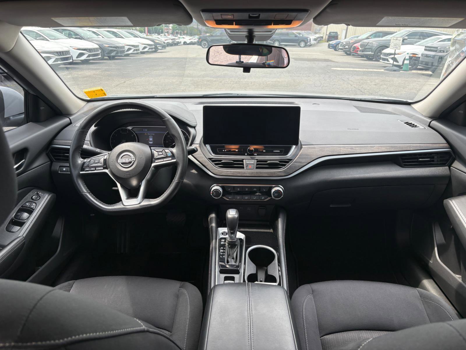 Used 2024 Nissan Altima 2.5 SV w/ SV Premium Package FWD image 17