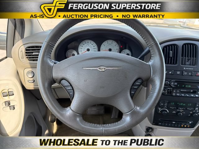 Used 2006 Chrysler Town & Country Touring FWD image 10