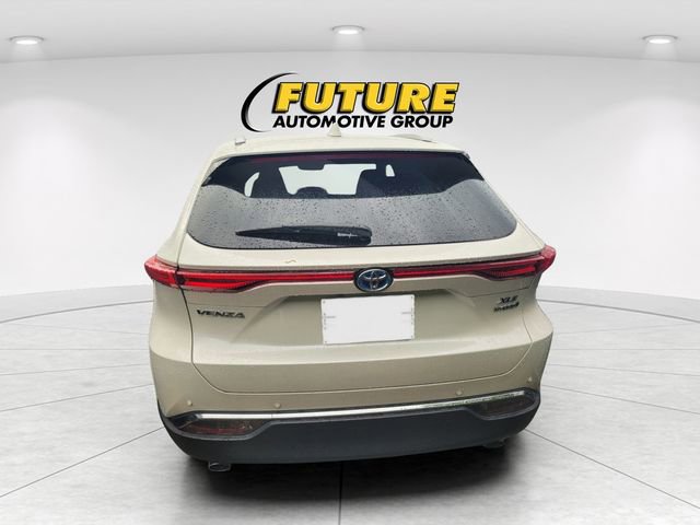 Used 2022 Toyota Venza XLE image 4