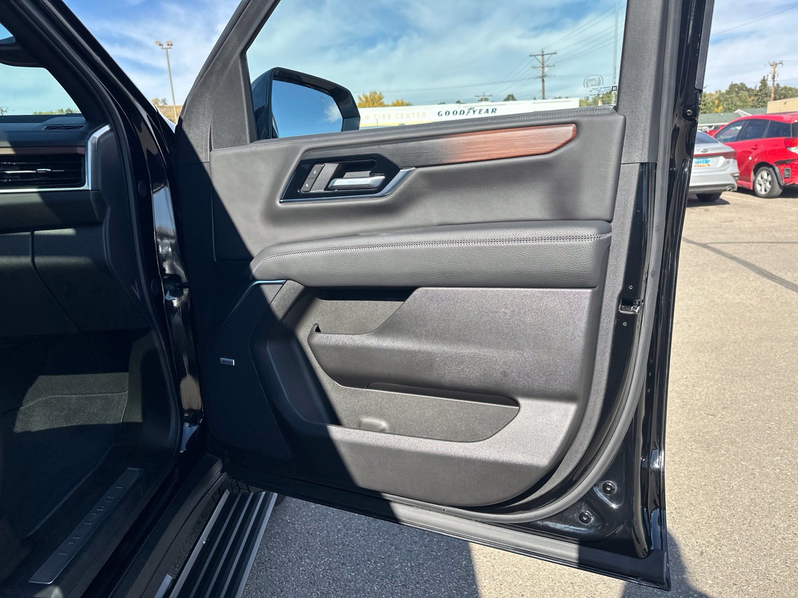 Used 2026 GMC Yukon Denali w/ Sun & Power Step Package AWD/4WD image 42