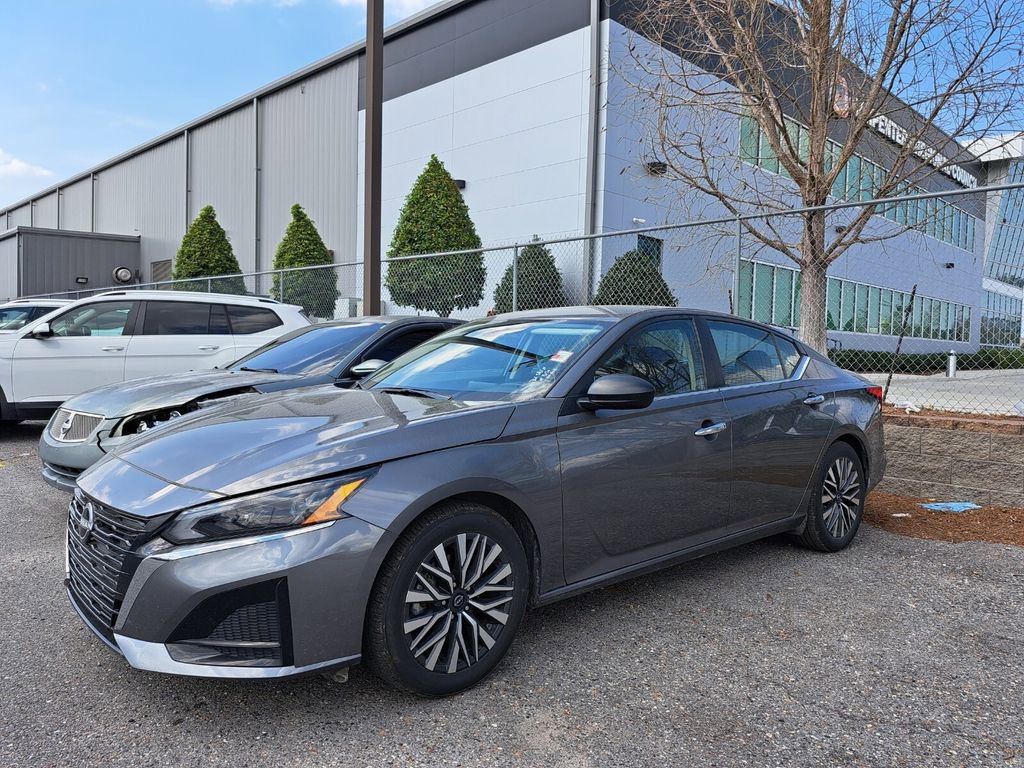 Used 2024 Nissan Altima 2.5 SV
