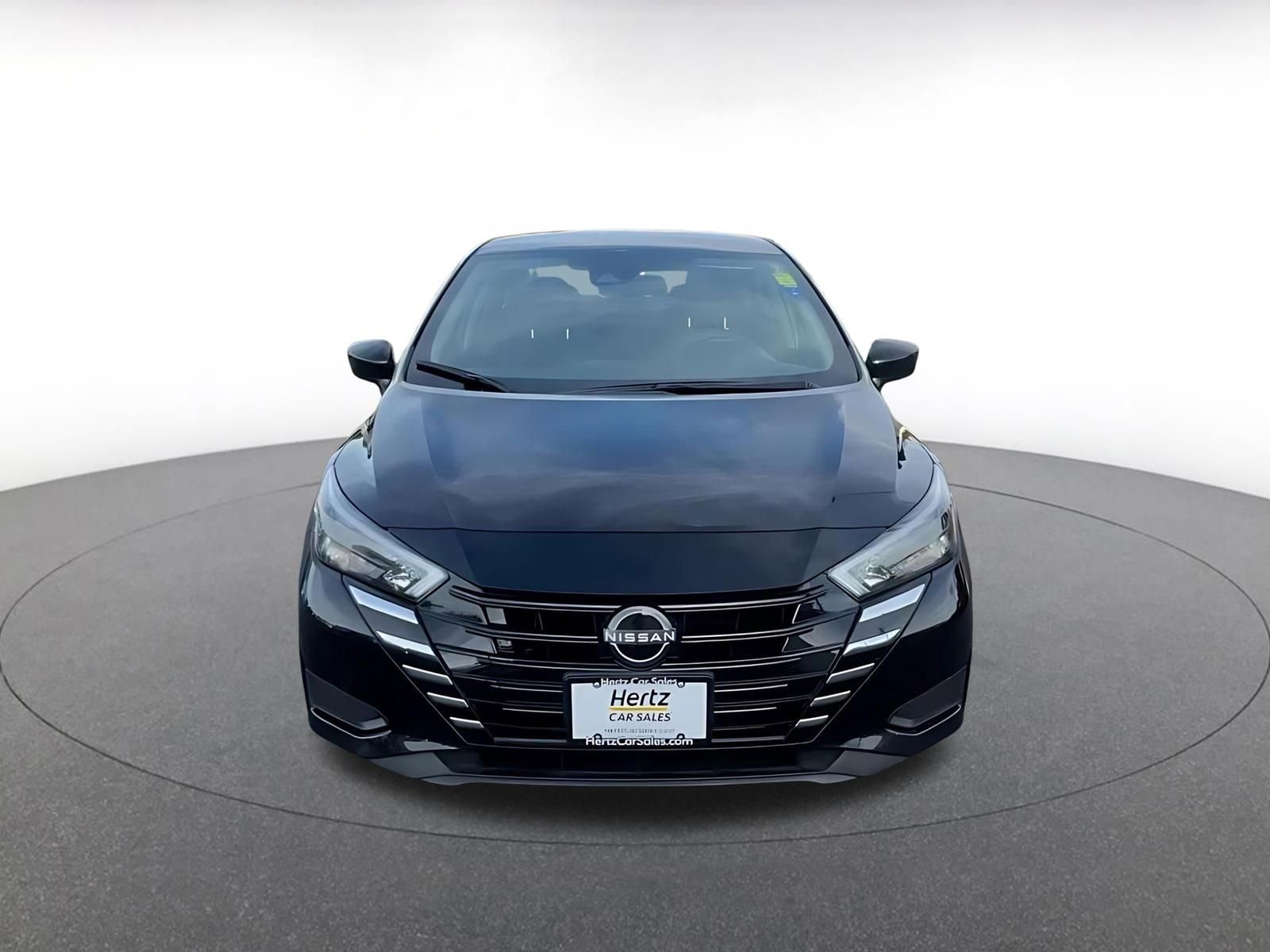 Used 2025 Nissan Versa SV image 4