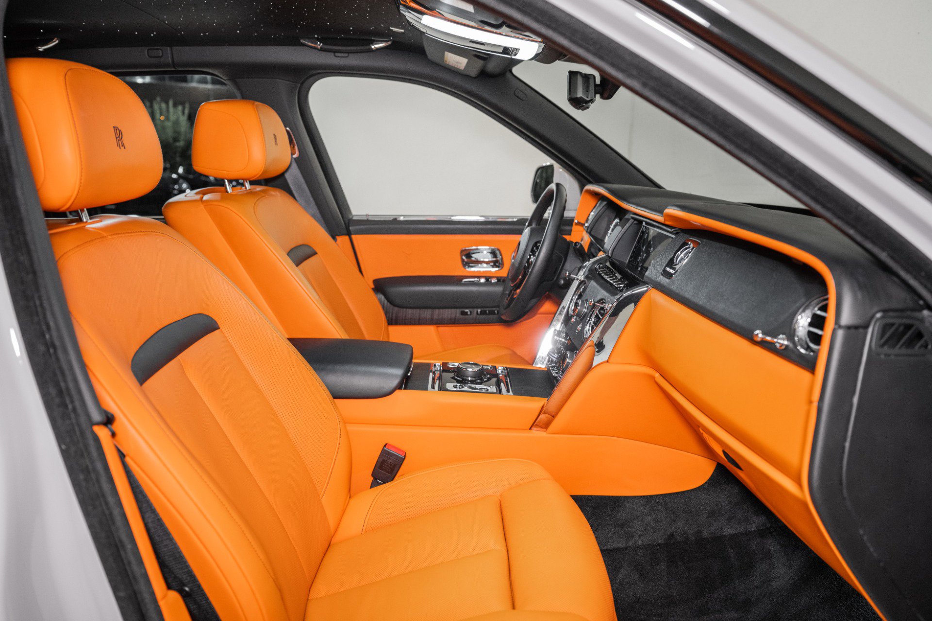 Used 2022 Rolls-Royce Cullinan w/ Dark Exterior Package image 31