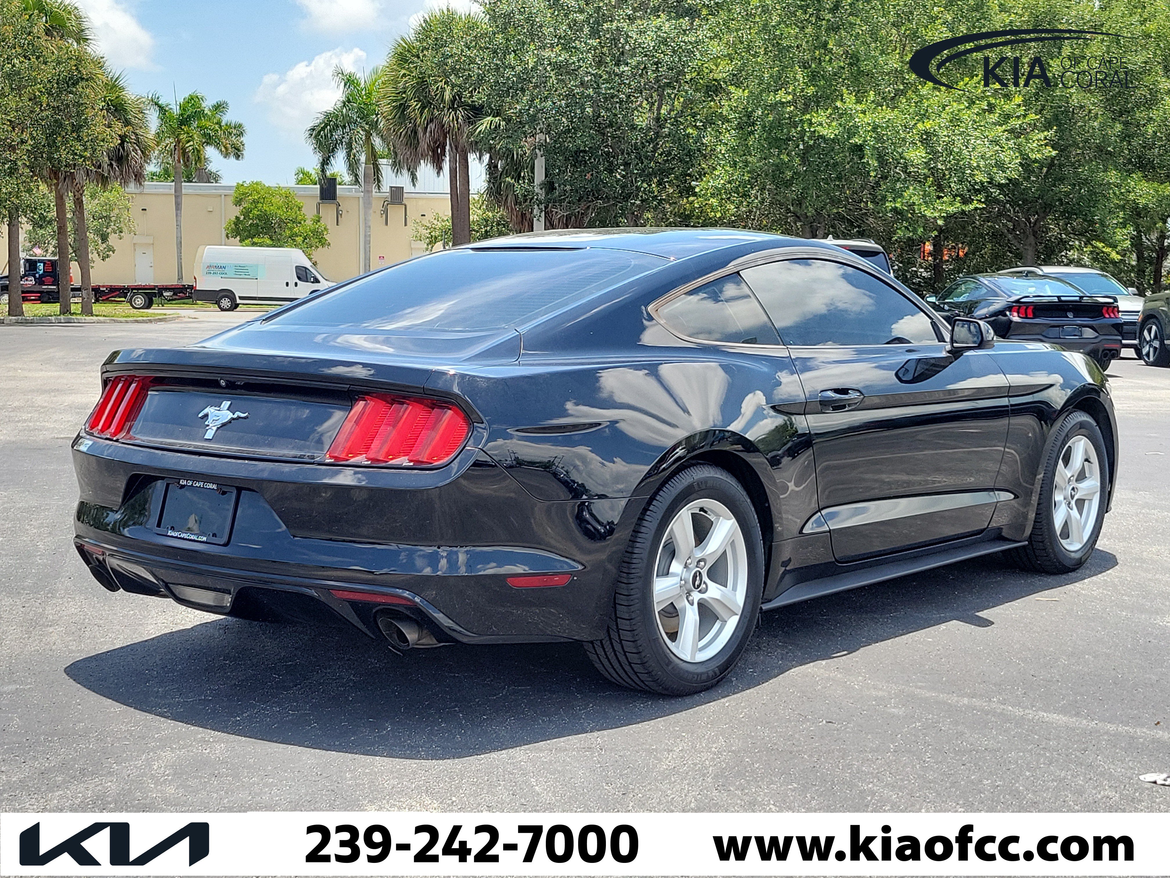 Used 2017 Ford Mustang Coupe RWD image 6