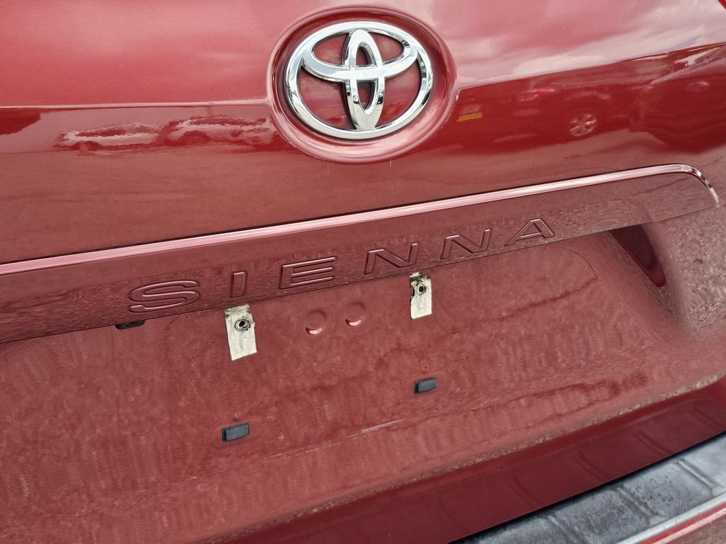 Used 2018 Toyota Sienna LE FWD image 8