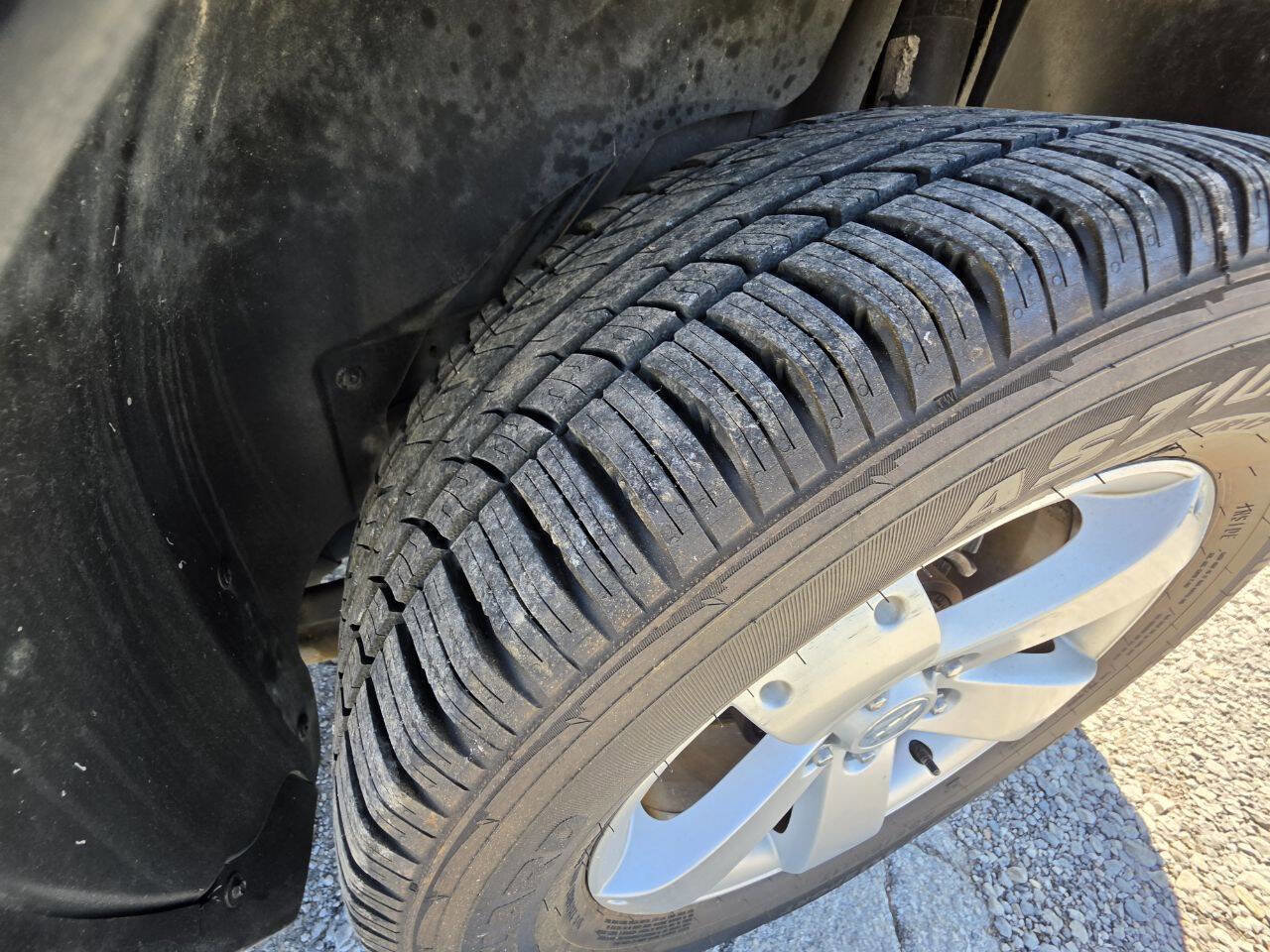 Used 2012 Chevrolet Captiva Sport LT w/ Convenience Package FWD image 5