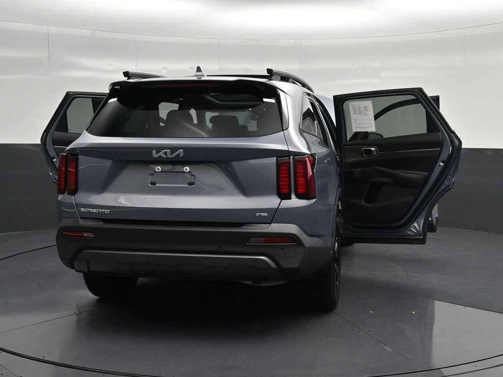 Used 2023 Kia Sorento S w/ Panoramic Sunroof Package AWD/4WD image 34
