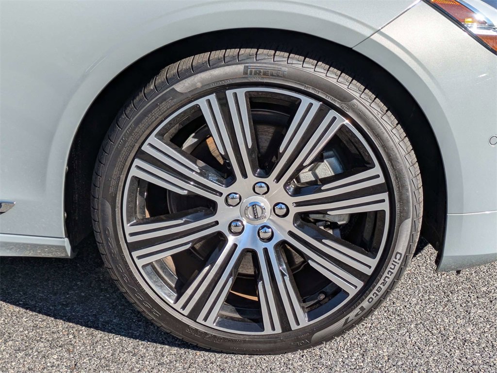 Used 2025 Volvo S90 B6 Plus image 12