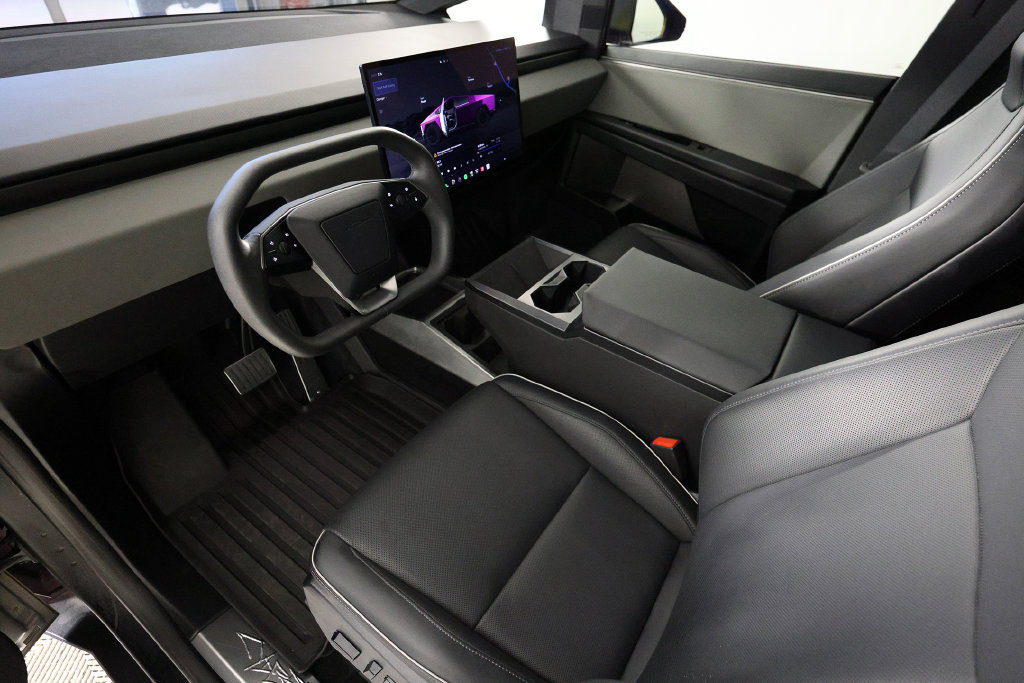 Used 2024 Tesla Cybertruck AWD Crew Cab image 19