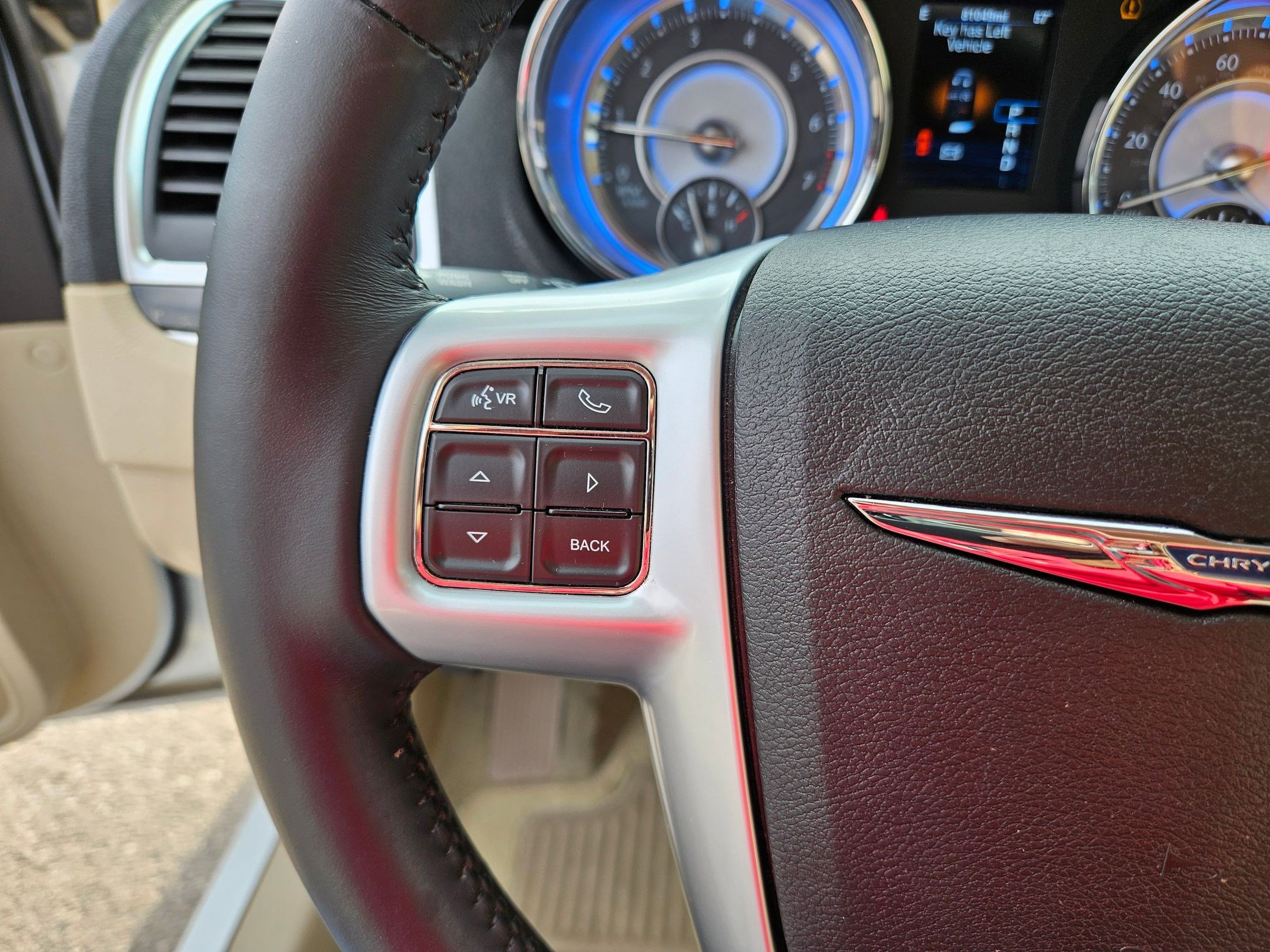 Used 2013 Chrysler 300 w/ Driver Convenience Group image 17