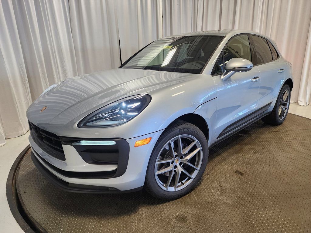 Certified 2025 Porsche Macan image 1