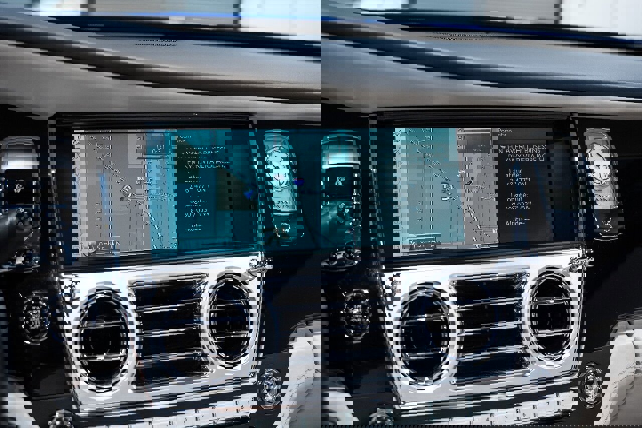 Used 2016 Rolls-Royce Dawn image 54