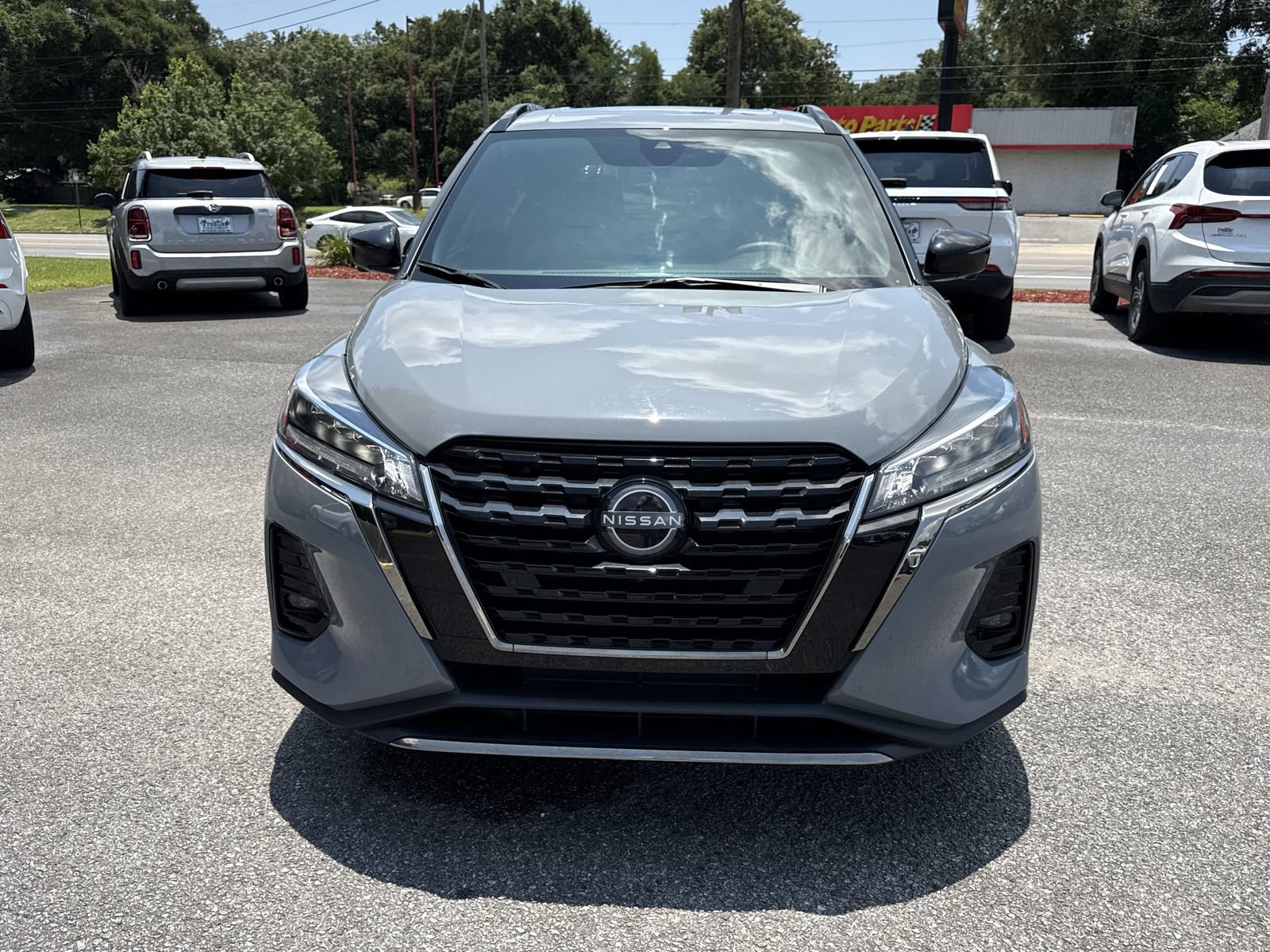 Used 2023 Nissan Kicks SR w/ SR Premium Package FWD image 8
