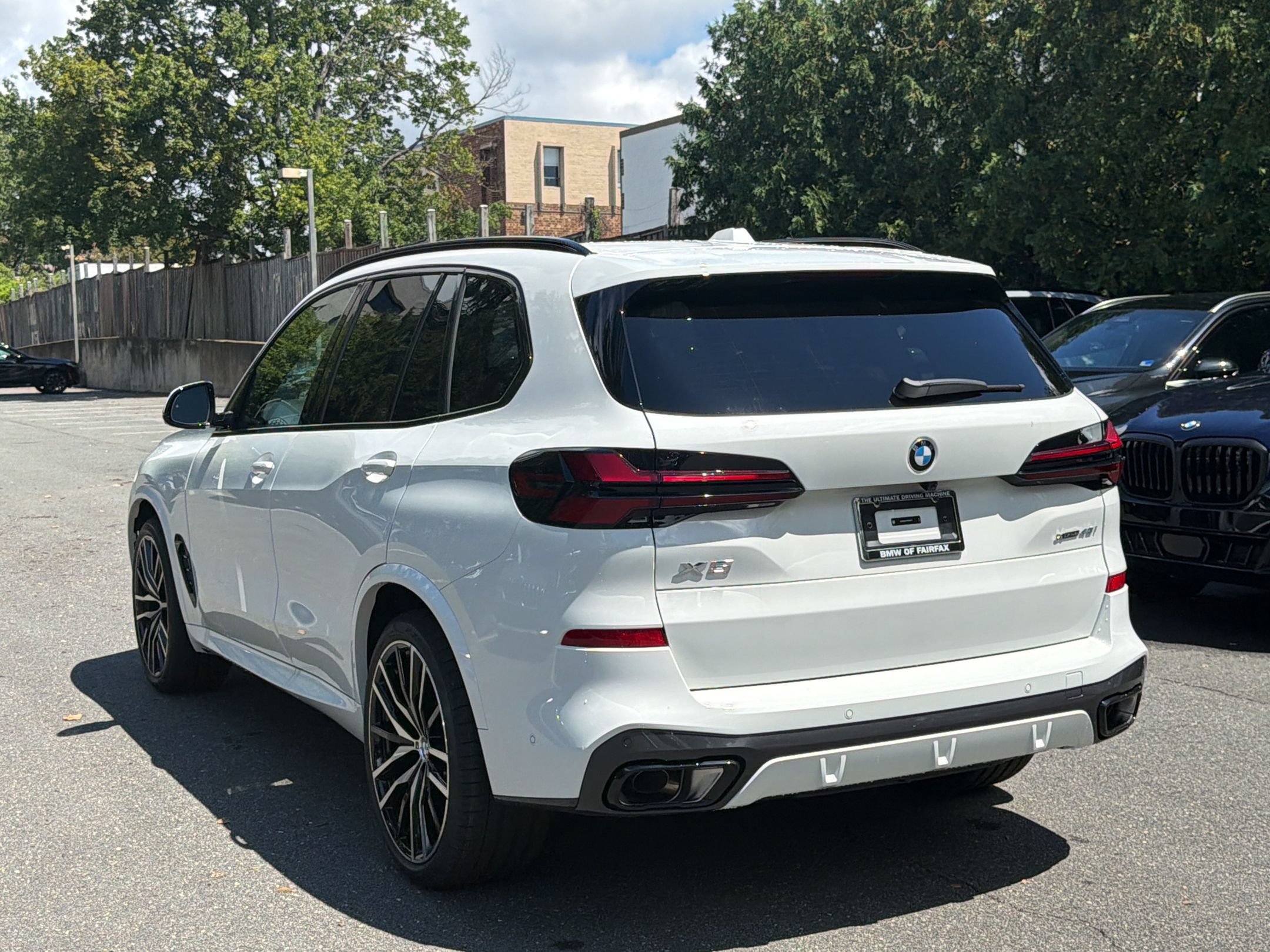 New 2026 BMW X5 xDrive40i w/ M Sport Package AWD/4WD image 3