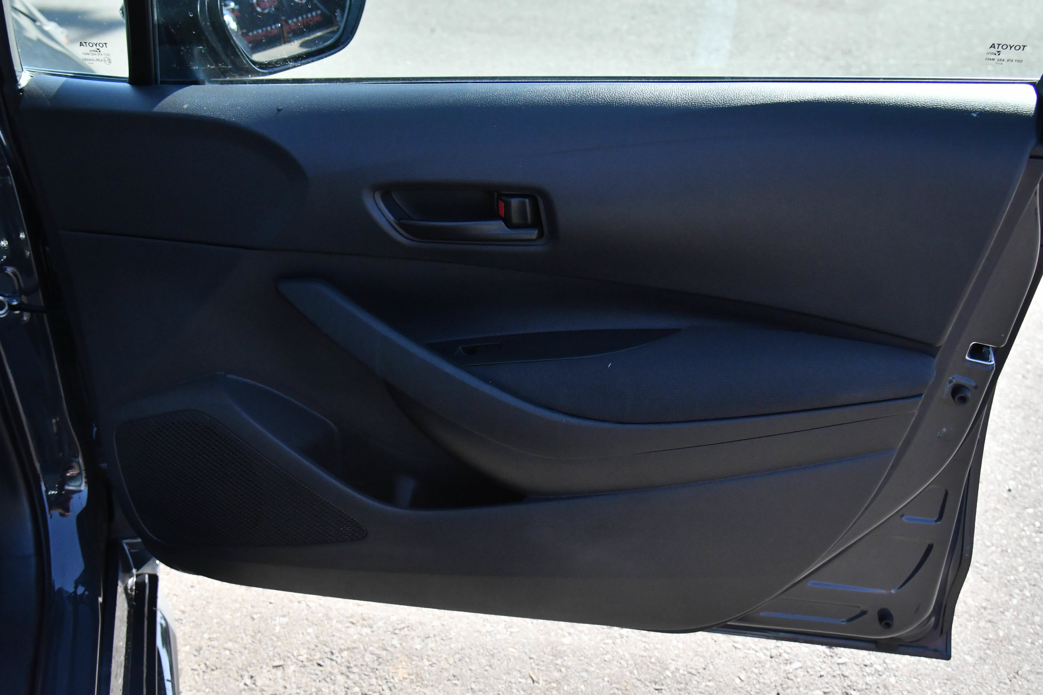 Used 2025 Toyota Corolla LE FWD image 40
