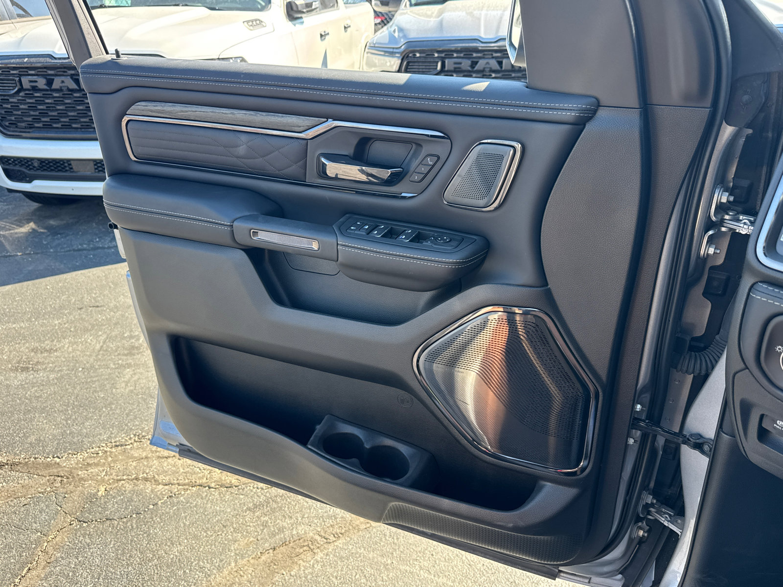 New 2025 RAM 1500 Limited AWD/4WD image 19
