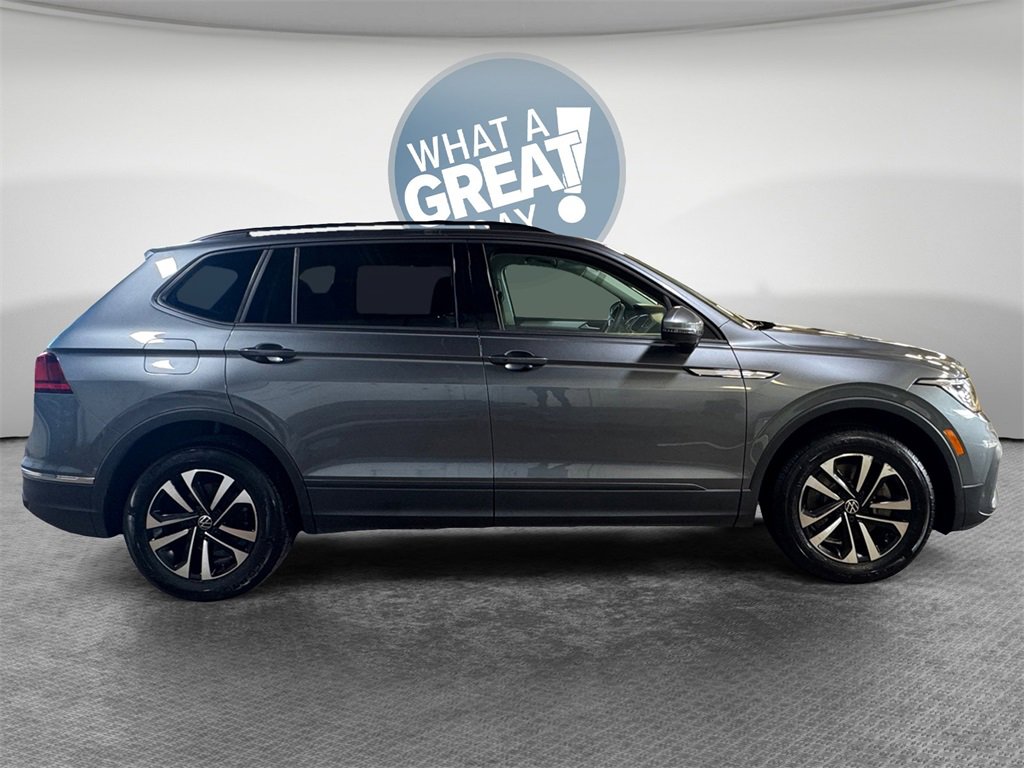 Used 2023 Volkswagen Tiguan S image 2