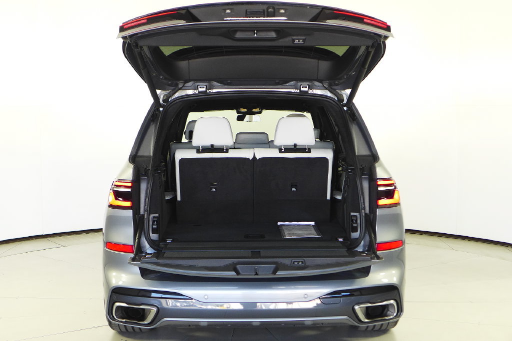 Used 2023 BMW X7 xDrive40i w/ M Sport Package AWD/4WD image 10