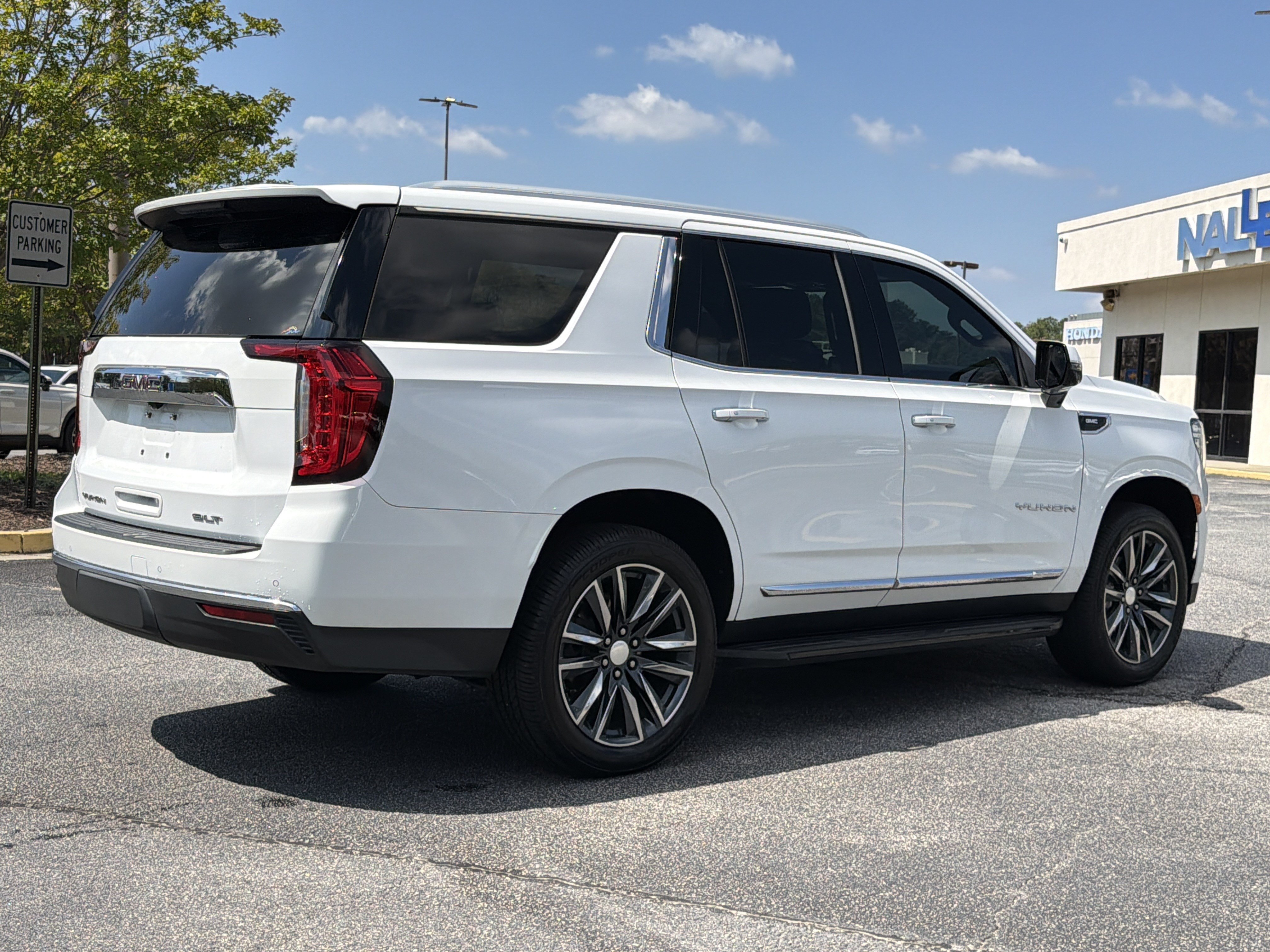 Used 2021 GMC Yukon SLT w/ SLT Premium Package RWD image 28