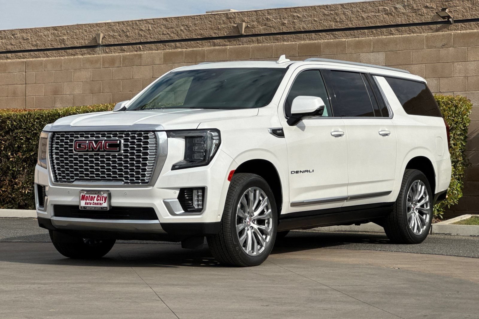 Certified 2024 GMC Yukon XL Denali w/ Advanced Technology Package AWD/4WD image 8
