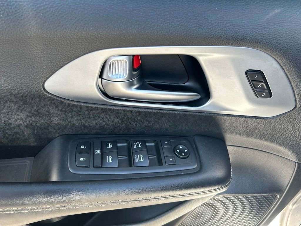 Used 2021 Chrysler Pacifica Touring-L w/ Premium & Safety Sphere Group FWD image 14