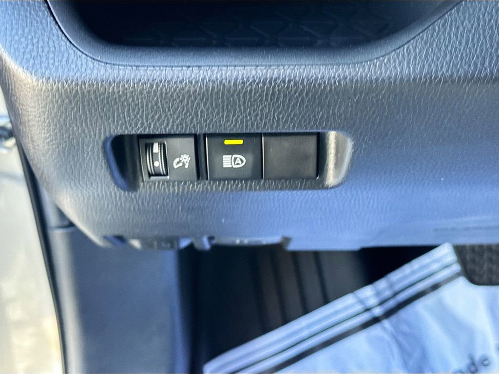 Used 2022 Toyota RAV4 LE image 22