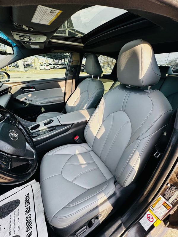 Used 2019 Toyota Avalon XLE w/ Moonroof Package image 15