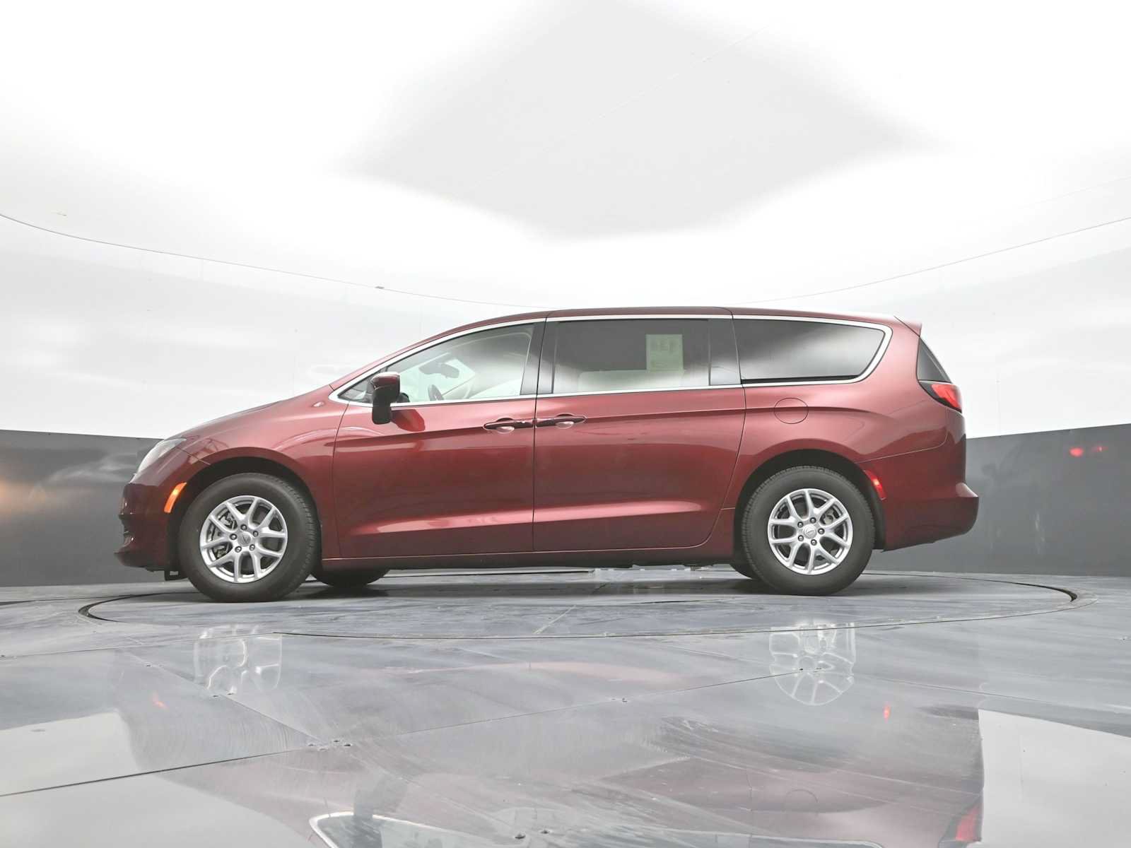 Used 2023 Chrysler Voyager LX FWD image 50