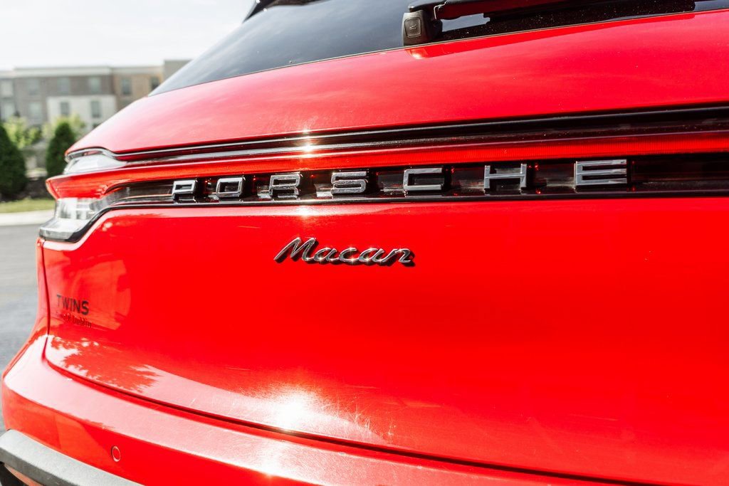 Used 2023 Porsche Macan AWD/4WD image 39
