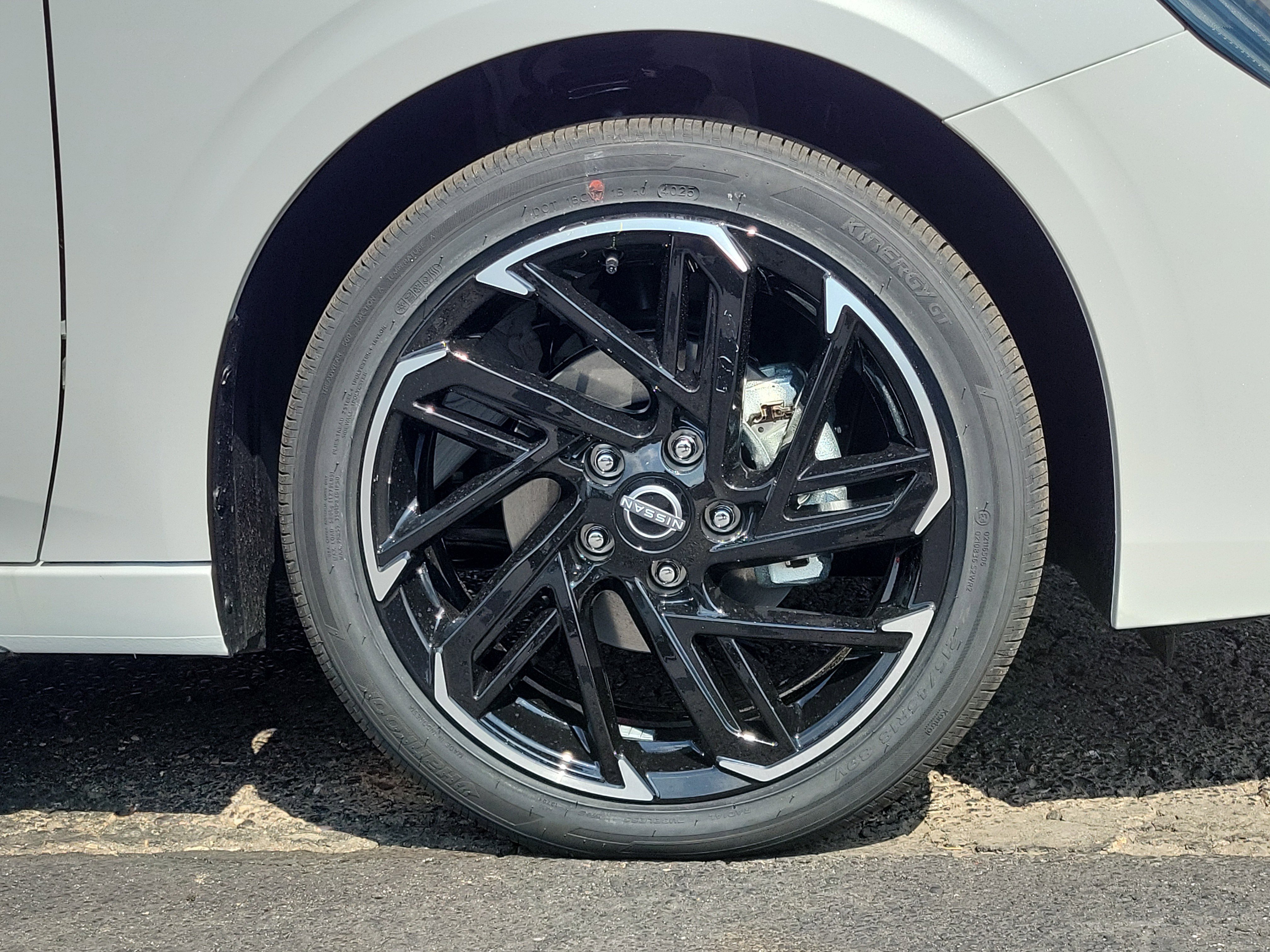 New 2026 Nissan Sentra SR w/ SR Premium Package FWD image 5
