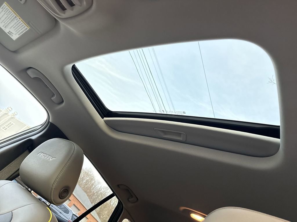Used 2024 Chevrolet Trax ACTIV w/ Sunroof Package image 21